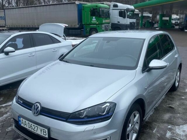 Серый Фольксваген e-Golf, объемом двигателя 0 л и пробегом 95 тыс. км за 9300 $, фото 1 на Automoto.ua