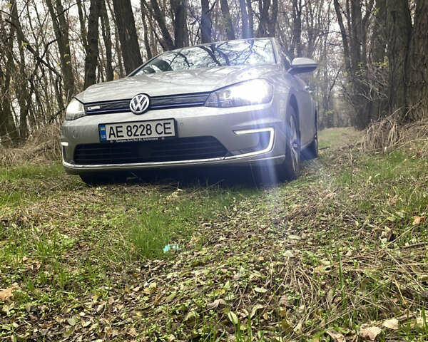 Сірий Фольксваген e-Golf, об'ємом двигуна 0 л та пробігом 121 тис. км за 10200 $, фото 1 на Automoto.ua