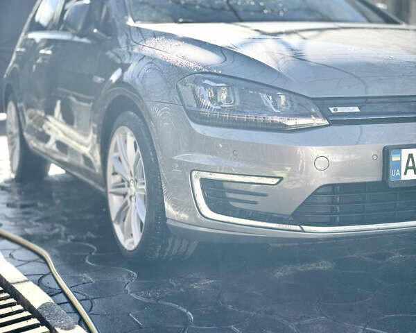 Серый Фольксваген e-Golf, объемом двигателя 0 л и пробегом 114 тыс. км за 10500 $, фото 1 на Automoto.ua