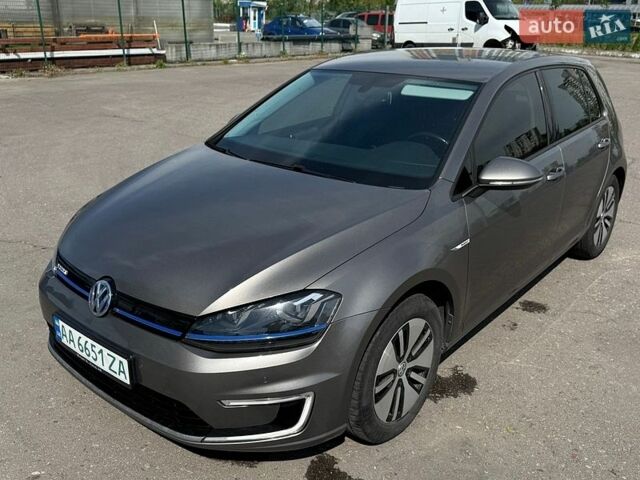 Серый Фольксваген e-Golf, объемом двигателя 0 л и пробегом 134 тыс. км за 9900 $, фото 1 на Automoto.ua
