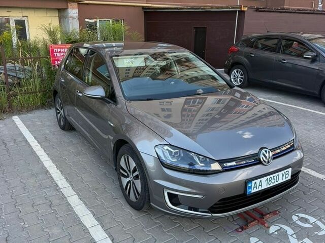 Серый Фольксваген e-Golf, объемом двигателя 0 л и пробегом 111 тыс. км за 9900 $, фото 1 на Automoto.ua