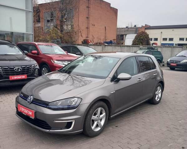 Серый Фольксваген e-Golf, объемом двигателя 0 л и пробегом 97 тыс. км за 10300 $, фото 1 на Automoto.ua