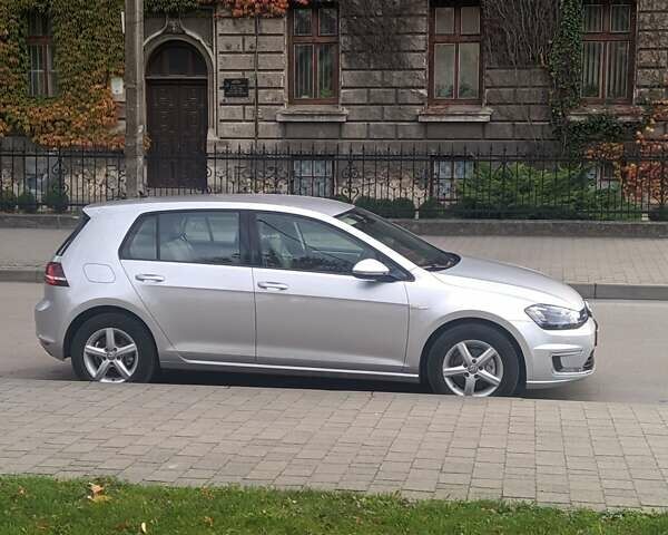 Серый Фольксваген e-Golf, объемом двигателя 0 л и пробегом 120 тыс. км за 11200 $, фото 1 на Automoto.ua