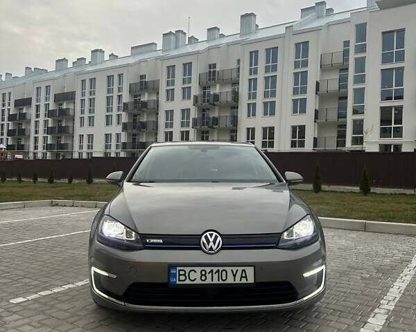 Серый Фольксваген e-Golf, объемом двигателя 0 л и пробегом 95 тыс. км за 11300 $, фото 1 на Automoto.ua