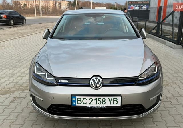 Серый Фольксваген e-Golf, объемом двигателя 0 л и пробегом 140 тыс. км за 8100 $, фото 1 на Automoto.ua