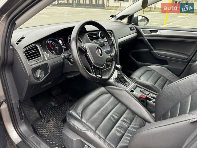 Серый Фольксваген e-Golf, объемом двигателя 0 л и пробегом 129 тыс. км за 10300 $, фото 1 на Automoto.ua