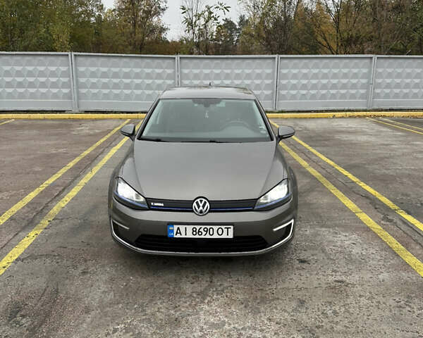 Серый Фольксваген e-Golf, объемом двигателя 0 л и пробегом 170 тыс. км за 11000 $, фото 1 на Automoto.ua