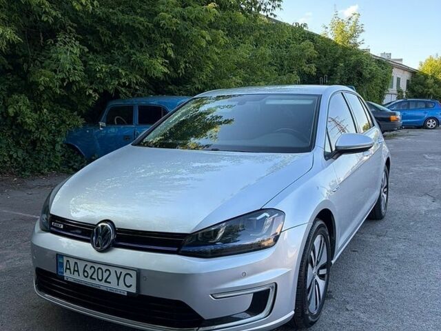 Серый Фольксваген e-Golf, объемом двигателя 0 л и пробегом 105 тыс. км за 9500 $, фото 1 на Automoto.ua