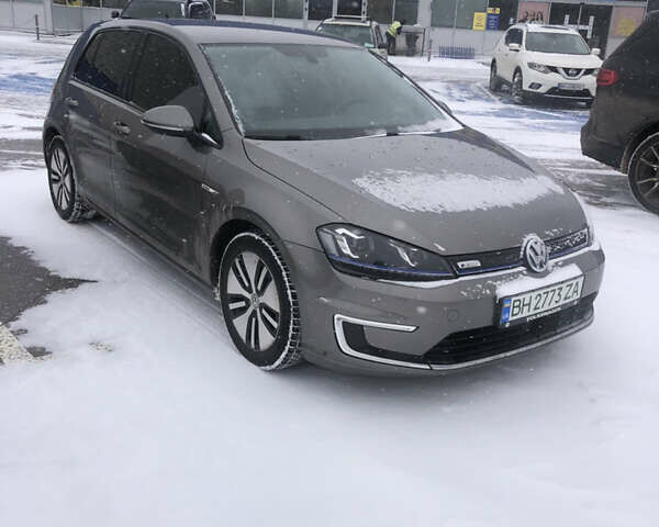 Серый Фольксваген e-Golf, объемом двигателя 0 л и пробегом 193 тыс. км за 17800 $, фото 1 на Automoto.ua