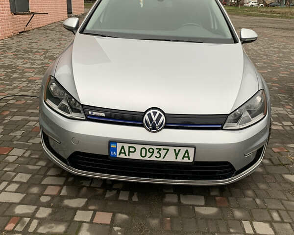 Серый Фольксваген e-Golf, объемом двигателя 0 л и пробегом 99 тыс. км за 8500 $, фото 1 на Automoto.ua
