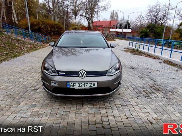 Серый Фольксваген e-Golf, объемом двигателя 0 л и пробегом 117 тыс. км за 11300 $, фото 1 на Automoto.ua