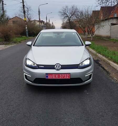 Серый Фольксваген e-Golf, объемом двигателя 0 л и пробегом 92 тыс. км за 9500 $, фото 1 на Automoto.ua