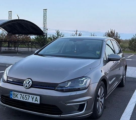 Сірий Фольксваген e-Golf, об'ємом двигуна 0 л та пробігом 87 тис. км за 9000 $, фото 1 на Automoto.ua