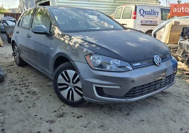 Серый Фольксваген e-Golf, объемом двигателя 0 л и пробегом 103 тыс. км за 6900 $, фото 1 на Automoto.ua