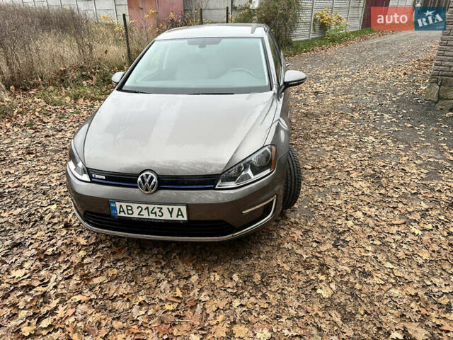 Серый Фольксваген e-Golf, объемом двигателя 0 л и пробегом 95 тыс. км за 8200 $, фото 1 на Automoto.ua