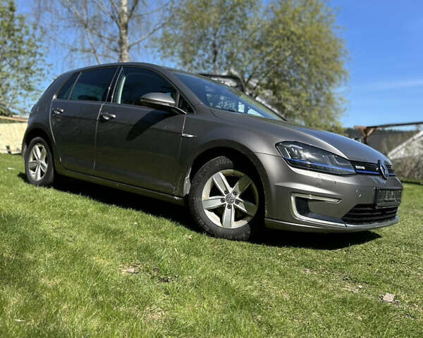 Серый Фольксваген e-Golf, объемом двигателя 0 л и пробегом 126 тыс. км за 8600 $, фото 1 на Automoto.ua
