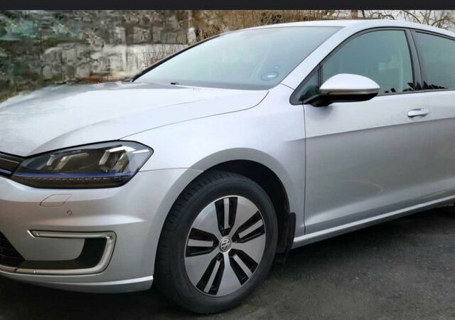 Серый Фольксваген e-Golf, объемом двигателя 2.4 л и пробегом 150 тыс. км за 7900 $, фото 1 на Automoto.ua