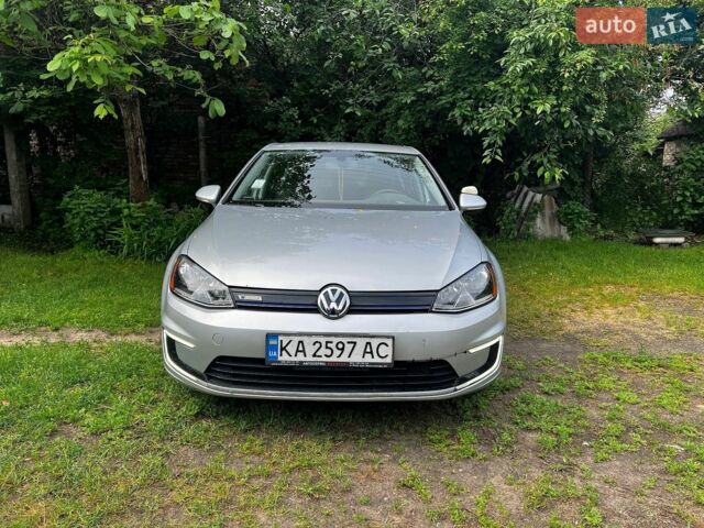 Серый Фольксваген e-Golf, объемом двигателя 0 л и пробегом 117 тыс. км за 8800 $, фото 1 на Automoto.ua
