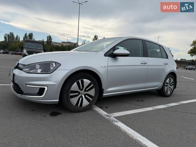 Серый Фольксваген e-Golf, объемом двигателя 0 л и пробегом 86 тыс. км за 9800 $, фото 1 на Automoto.ua