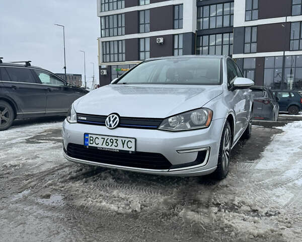 Серый Фольксваген e-Golf, объемом двигателя 0 л и пробегом 138 тыс. км за 7790 $, фото 1 на Automoto.ua