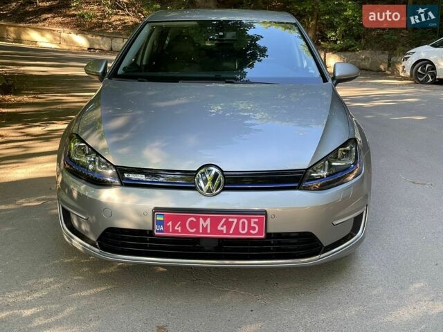 Серый Фольксваген e-Golf, объемом двигателя 0 л и пробегом 104 тыс. км за 9988 $, фото 1 на Automoto.ua
