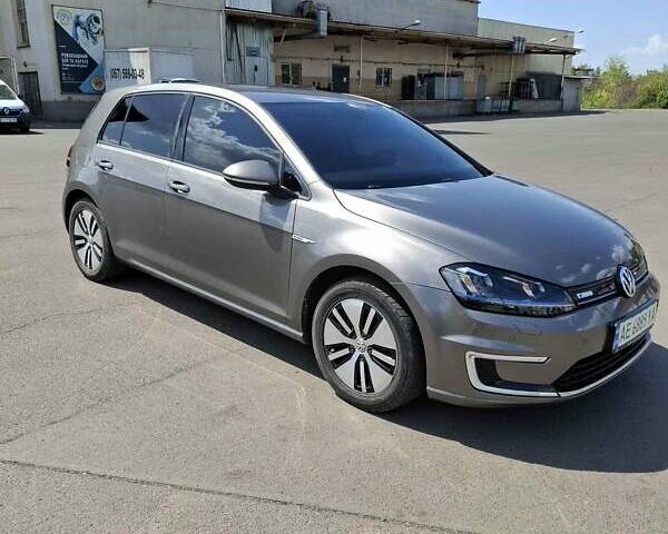 Серый Фольксваген e-Golf, объемом двигателя 0 л и пробегом 121 тыс. км за 9700 $, фото 1 на Automoto.ua