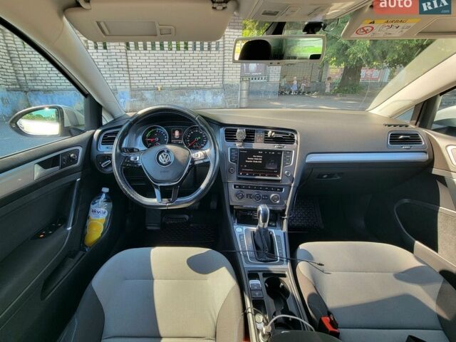 Серый Фольксваген e-Golf, объемом двигателя 0 л и пробегом 185 тыс. км за 9900 $, фото 1 на Automoto.ua