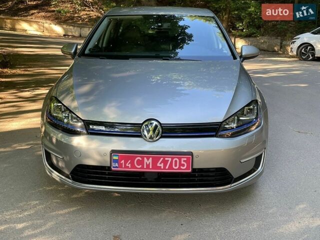 Серый Фольксваген e-Golf, объемом двигателя 0 л и пробегом 104 тыс. км за 9988 $, фото 1 на Automoto.ua