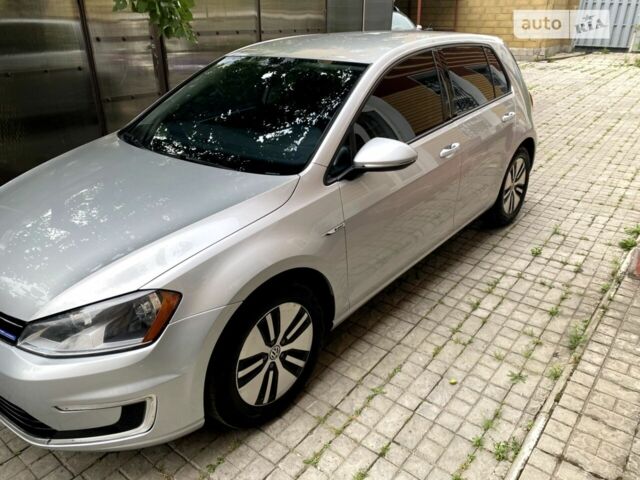 Серый Фольксваген e-Golf, объемом двигателя 0 л и пробегом 123 тыс. км за 8500 $, фото 1 на Automoto.ua