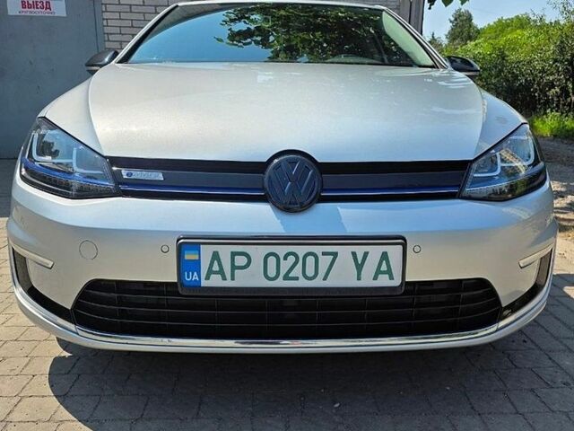 Серый Фольксваген e-Golf, объемом двигателя 0 л и пробегом 114 тыс. км за 11000 $, фото 1 на Automoto.ua