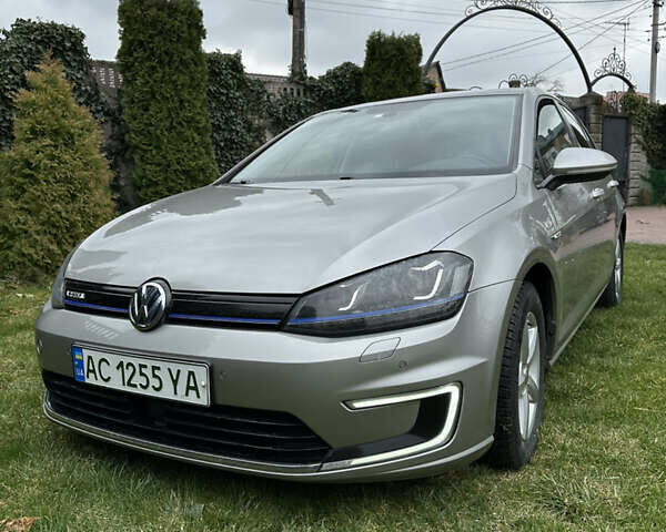 Серый Фольксваген e-Golf, объемом двигателя 0 л и пробегом 119 тыс. км за 9999 $, фото 1 на Automoto.ua