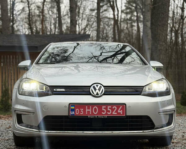 Серый Фольксваген e-Golf, объемом двигателя 0 л и пробегом 120 тыс. км за 7999 $, фото 1 на Automoto.ua