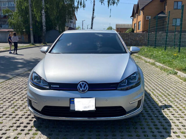Серый Фольксваген e-Golf, объемом двигателя 0 л и пробегом 100 тыс. км за 9900 $, фото 1 на Automoto.ua