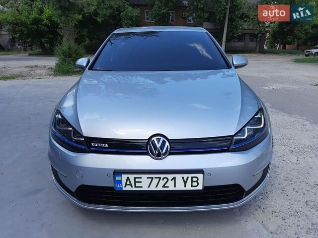 Серый Фольксваген e-Golf, объемом двигателя 0 л и пробегом 123 тыс. км за 9600 $, фото 1 на Automoto.ua