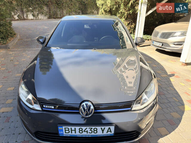 Серый Фольксваген e-Golf, объемом двигателя 0 л и пробегом 165 тыс. км за 8800 $, фото 1 на Automoto.ua