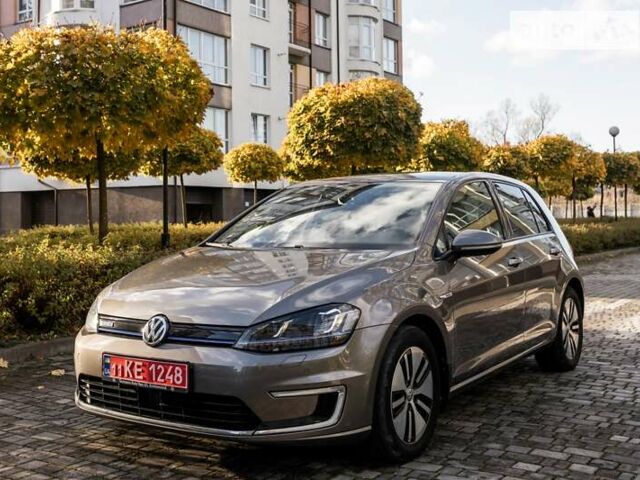 Серый Фольксваген e-Golf, объемом двигателя 0 л и пробегом 95 тыс. км за 12400 $, фото 1 на Automoto.ua