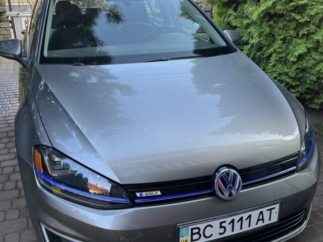 Серый Фольксваген e-Golf, объемом двигателя 0 л и пробегом 63 тыс. км за 16750 $, фото 1 на Automoto.ua