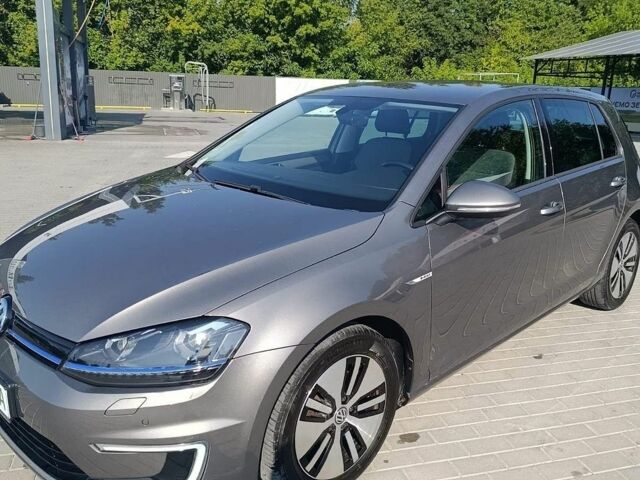 Серый Фольксваген e-Golf, объемом двигателя 0 л и пробегом 100 тыс. км за 9800 $, фото 1 на Automoto.ua