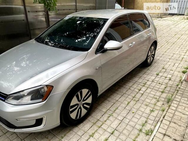 Серый Фольксваген e-Golf, объемом двигателя 0 л и пробегом 122 тыс. км за 8800 $, фото 1 на Automoto.ua