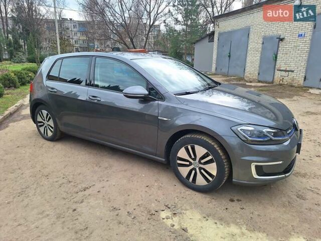 Серый Фольксваген e-Golf, объемом двигателя 0 л и пробегом 160 тыс. км за 13100 $, фото 1 на Automoto.ua