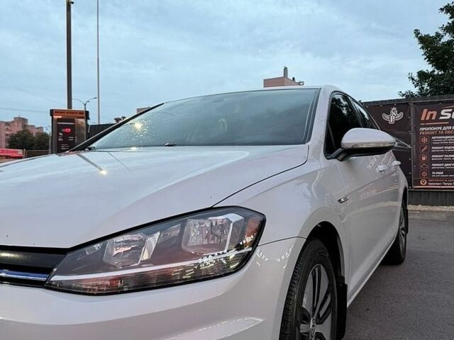 Серый Фольксваген e-Golf, объемом двигателя 0 л и пробегом 36 тыс. км за 13000 $, фото 1 на Automoto.ua