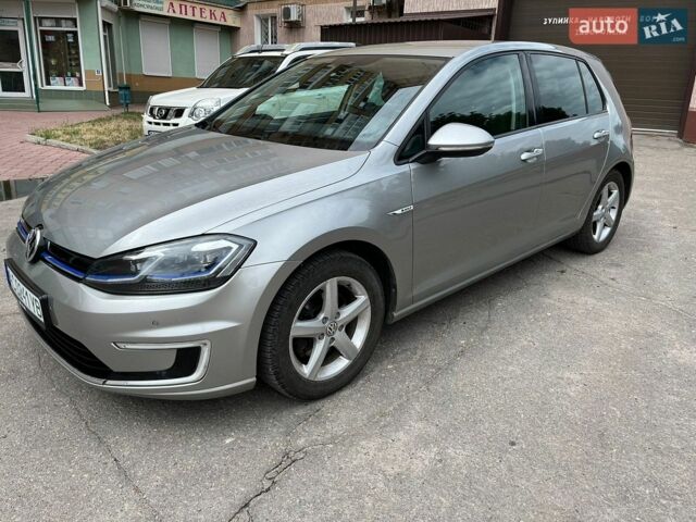 Серый Фольксваген e-Golf, объемом двигателя 0 л и пробегом 146 тыс. км за 12500 $, фото 1 на Automoto.ua
