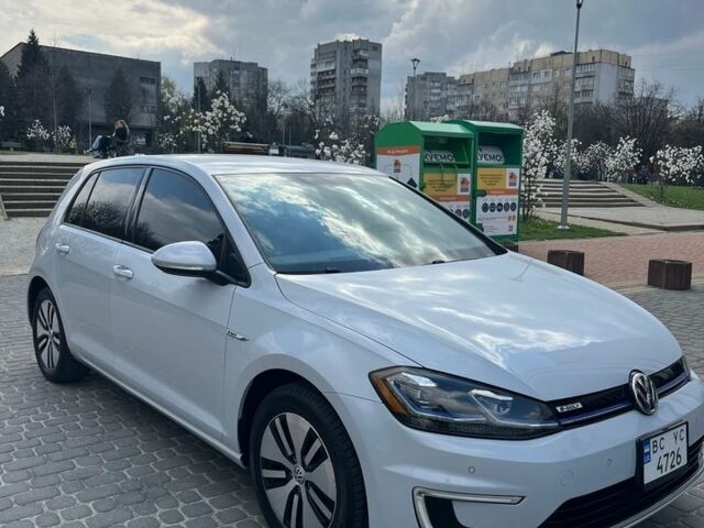Серый Фольксваген e-Golf, объемом двигателя 0 л и пробегом 71 тыс. км за 12000 $, фото 1 на Automoto.ua