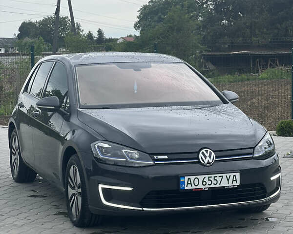 Серый Фольксваген e-Golf, объемом двигателя 0 л и пробегом 57 тыс. км за 14800 $, фото 1 на Automoto.ua