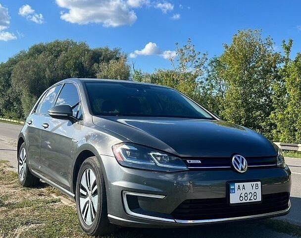 Серый Фольксваген e-Golf, объемом двигателя 0 л и пробегом 143 тыс. км за 12500 $, фото 1 на Automoto.ua