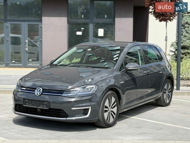 Серый Фольксваген e-Golf, объемом двигателя 0 л и пробегом 106 тыс. км за 13200 $, фото 1 на Automoto.ua