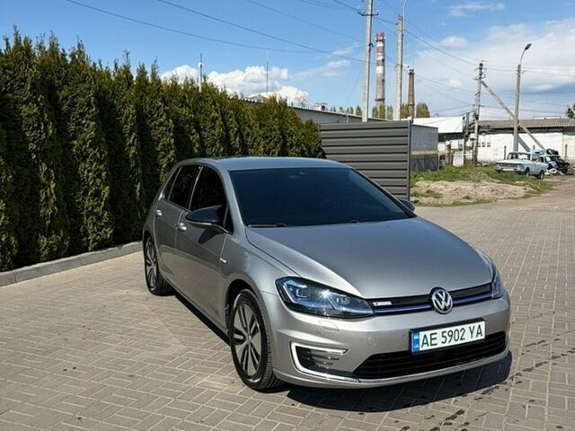 Серый Фольксваген e-Golf, объемом двигателя 0 л и пробегом 106 тыс. км за 14600 $, фото 1 на Automoto.ua