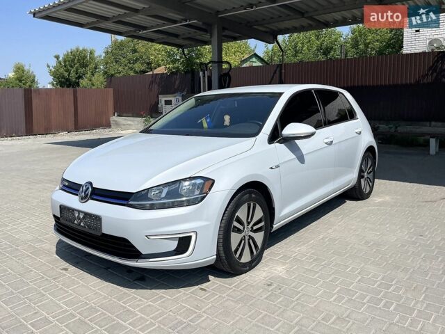 Серый Фольксваген e-Golf, объемом двигателя 0 л и пробегом 131 тыс. км за 12200 $, фото 1 на Automoto.ua