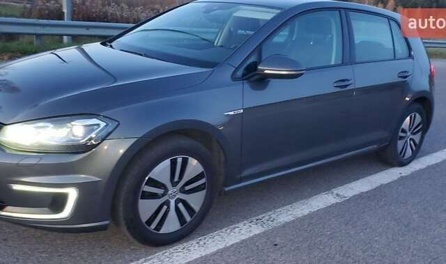 Серый Фольксваген e-Golf, объемом двигателя 0 л и пробегом 150 тыс. км за 11900 $, фото 1 на Automoto.ua