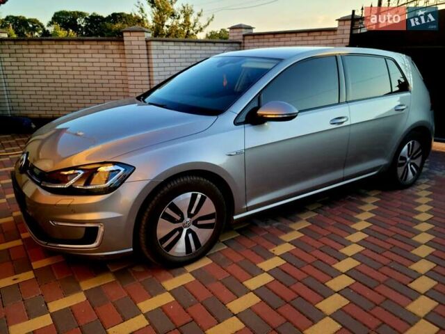 Серый Фольксваген e-Golf, объемом двигателя 0 л и пробегом 89 тыс. км за 17300 $, фото 1 на Automoto.ua